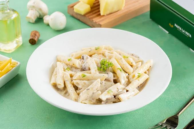 WHITE SAUCE PASTA